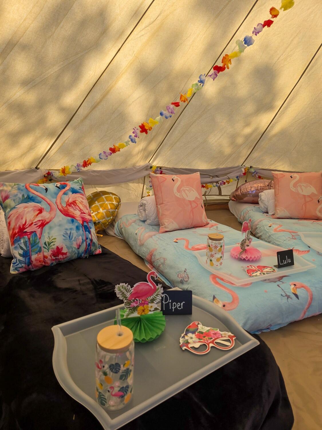 Foothills Picnics offers Fort Collins luxury picnics for dates, birthdays, engagements, anniversaries, and everything in-between. Perfect for couples, friends, and groups.