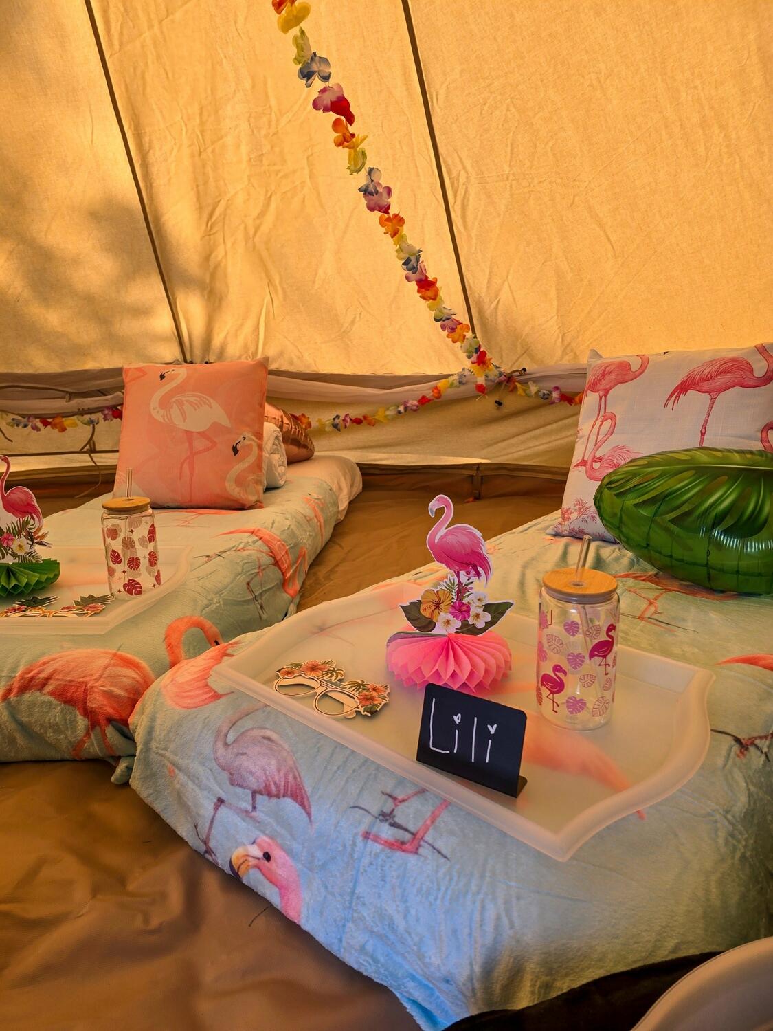 Foothills Picnics offers Fort Collins luxury picnics for dates, birthdays, engagements, anniversaries, and everything in-between. Perfect for couples, friends, and groups.