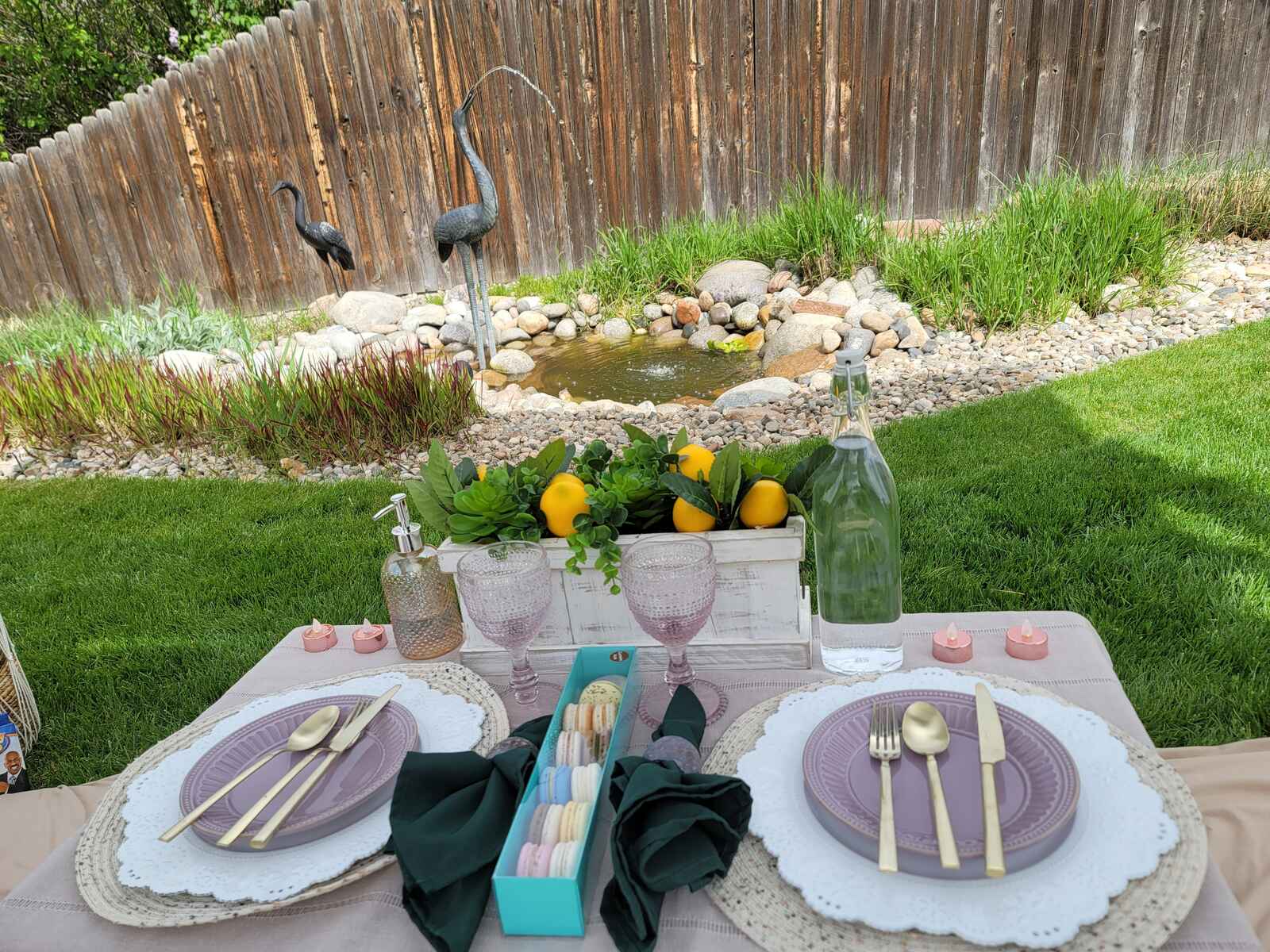 Foothills Picnics offers Fort Collins luxury picnics for dates, birthdays, engagements, anniversaries, and everything in-between. Perfect for couples, friends, and groups.