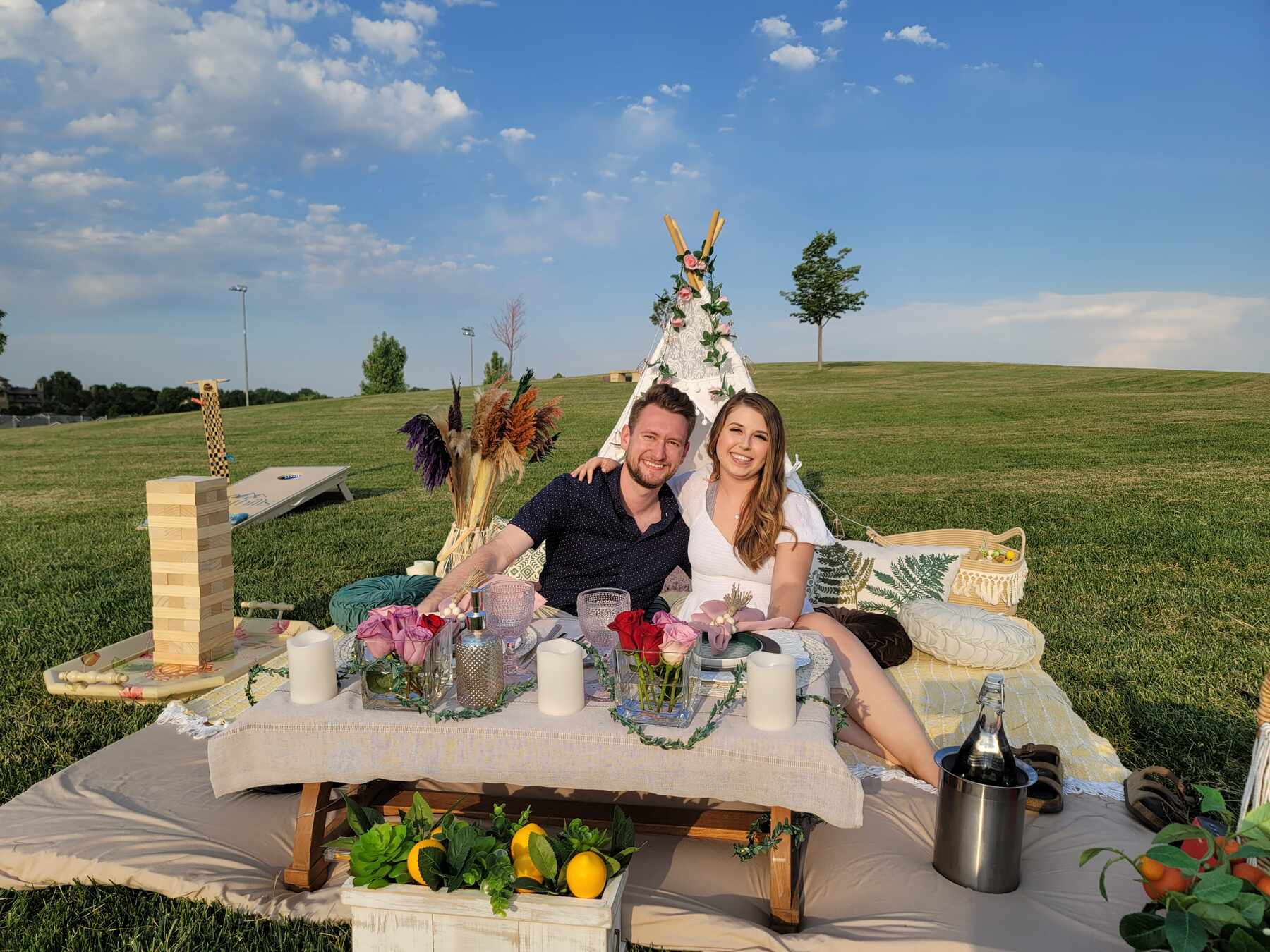 Foothills Picnics offers Fort Collins luxury picnics for dates, birthdays, engagements, anniversaries, and everything in-between. Perfect for couples, friends, and groups.