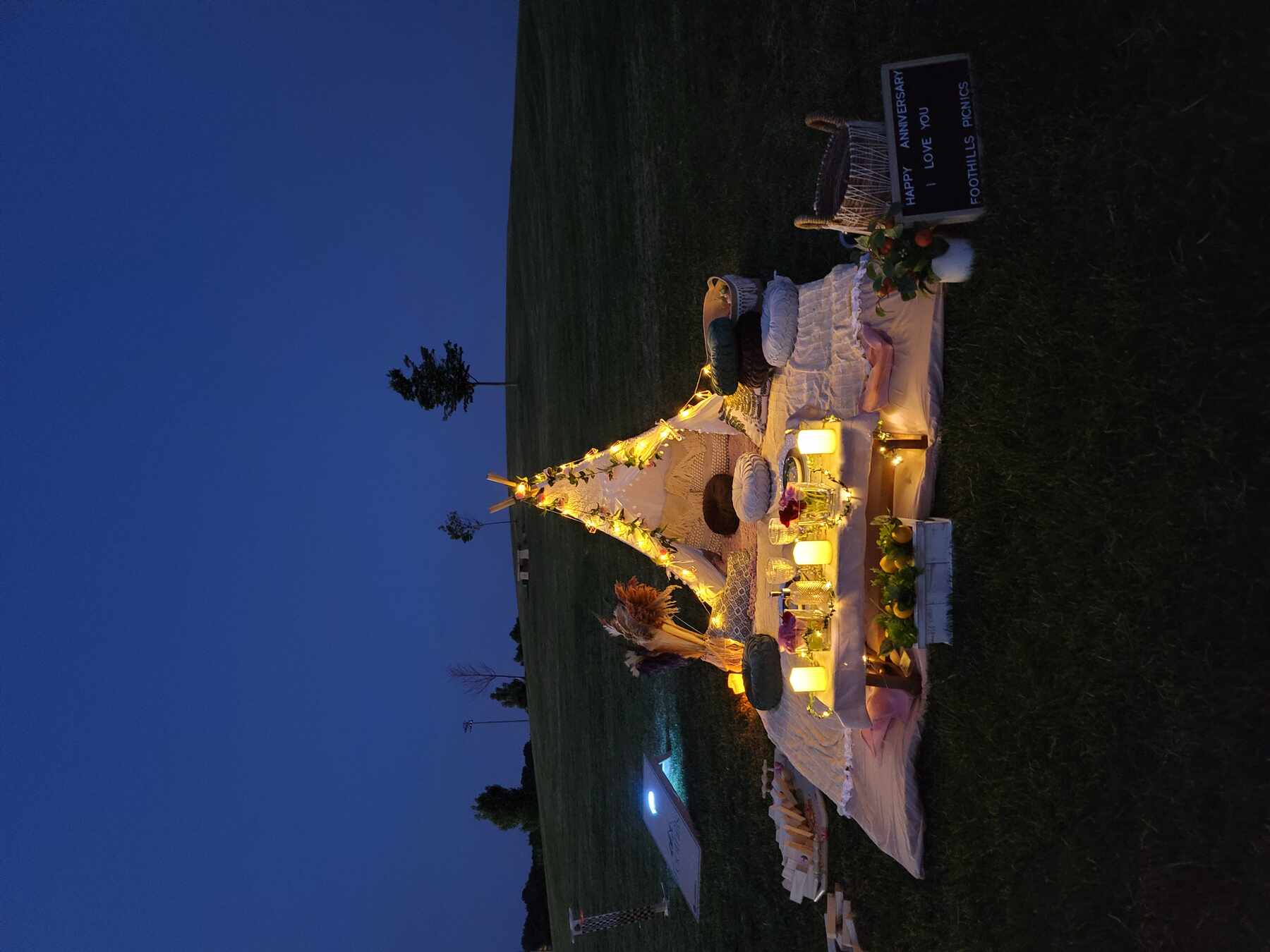 Foothills Picnics offers Fort Collins luxury picnics for dates, birthdays, engagements, anniversaries, and everything in-between. Perfect for couples, friends, and groups.