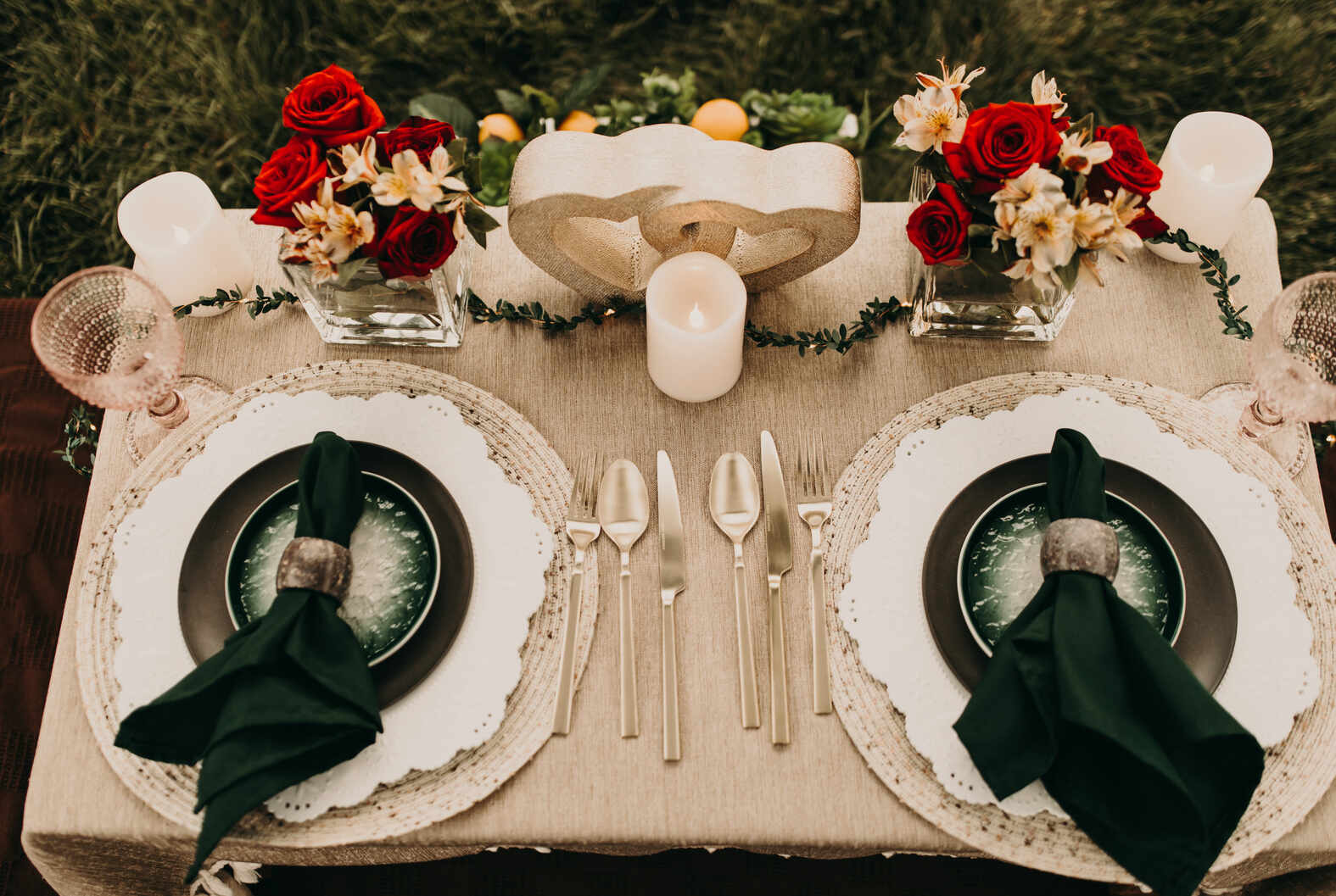 Foothills Picnics offers Fort Collins luxury picnics for dates, birthdays, engagements, anniversaries, and everything in-between. Perfect for couples, friends, and groups.