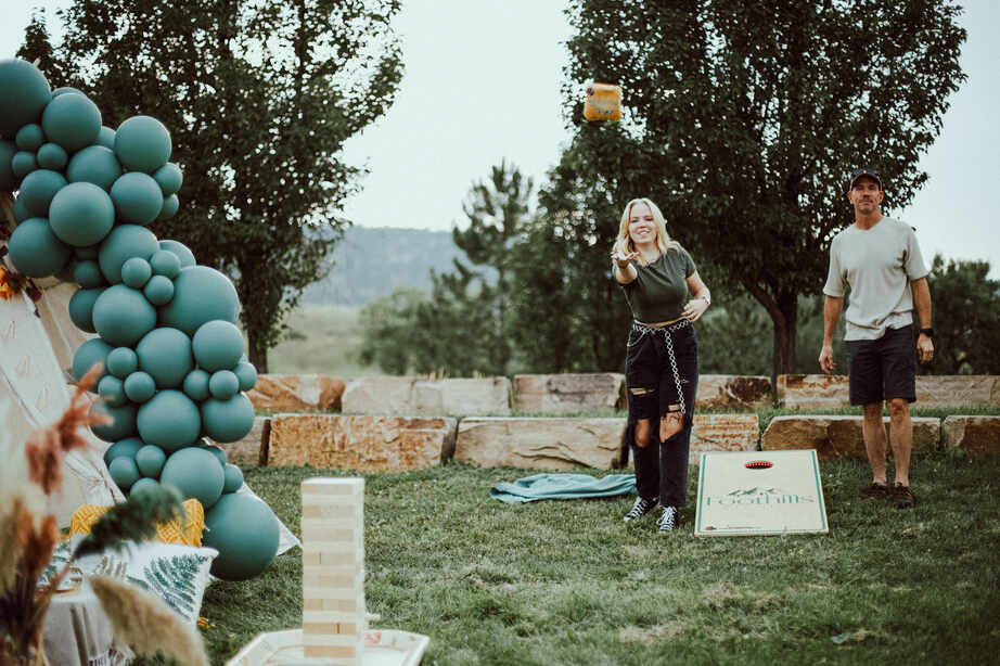 Foothills Picnics offers Fort Collins luxury picnics for dates, birthdays, engagements, anniversaries, and everything in-between. Perfect for couples, friends, and groups.