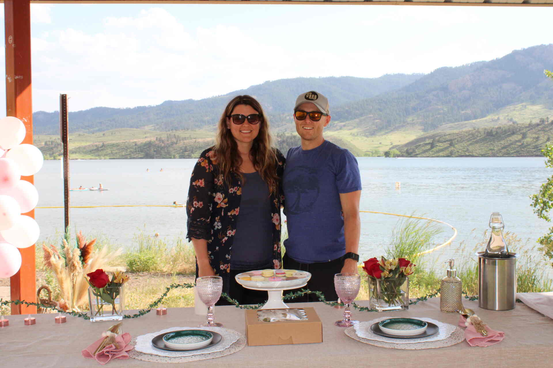 Foothills Picnics offers Fort Collins luxury picnics for dates, birthdays, engagements, anniversaries, and everything in-between. Perfect for couples, friends, and groups.
