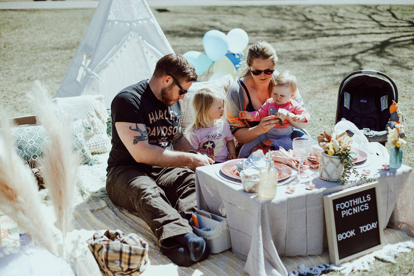 Foothills Picnics offers Fort Collins luxury picnics for dates, birthdays, engagements, anniversaries, and everything in-between. Perfect for couples, friends, and groups.