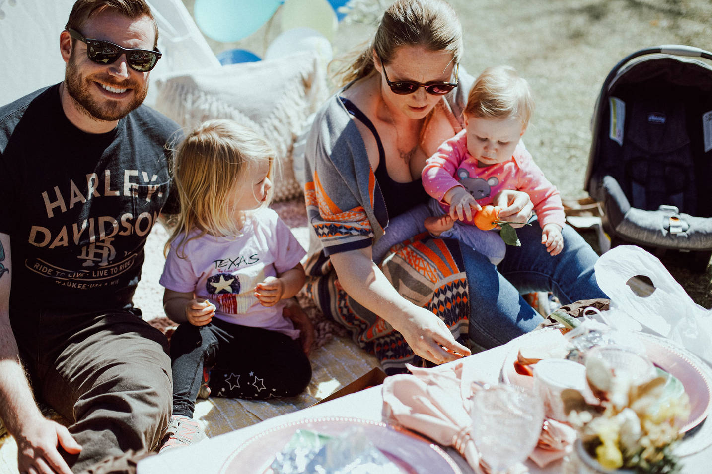 Foothills Picnics offers Fort Collins luxury picnics for dates, birthdays, engagements, anniversaries, and everything in-between. Perfect for couples, friends, and groups.