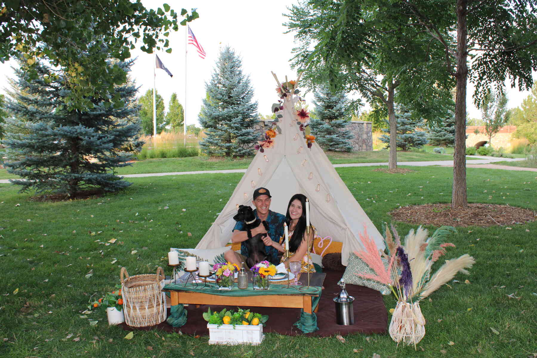 Foothills Picnics offers Fort Collins luxury picnics for dates, birthdays, engagements, anniversaries, and everything in-between. Perfect for couples, friends, and groups.