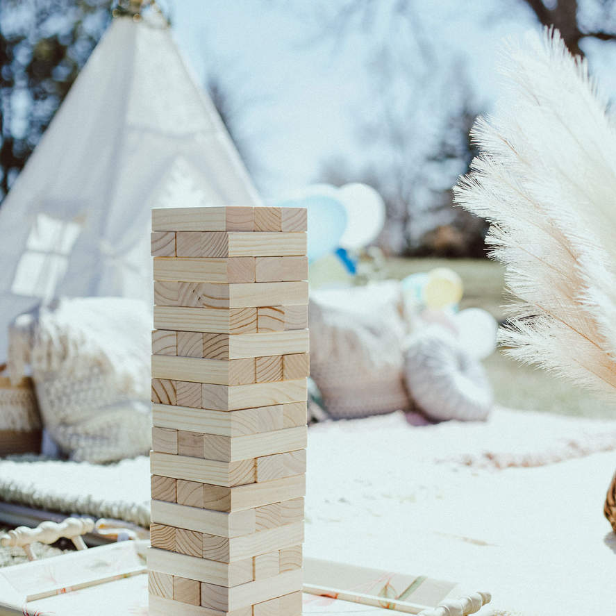Foothills Picnics offers Fort Collins luxury picnics for dates, birthdays, engagements, anniversaries, and everything in-between. Perfect for couples, friends, and groups.