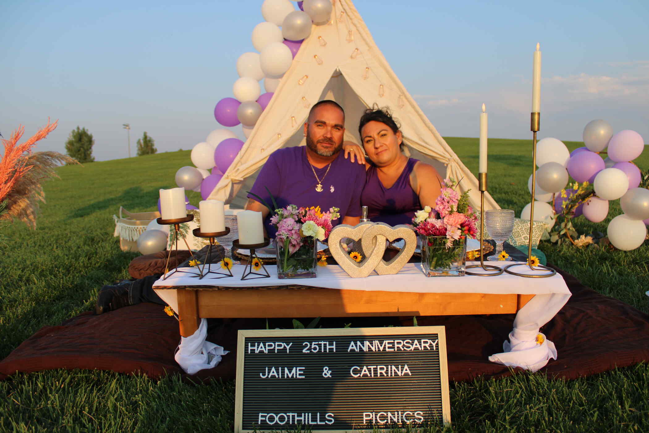 Foothills Picnics offers Fort Collins luxury picnics for dates, birthdays, engagements, anniversaries, and everything in-between. Perfect for couples, friends, and groups.