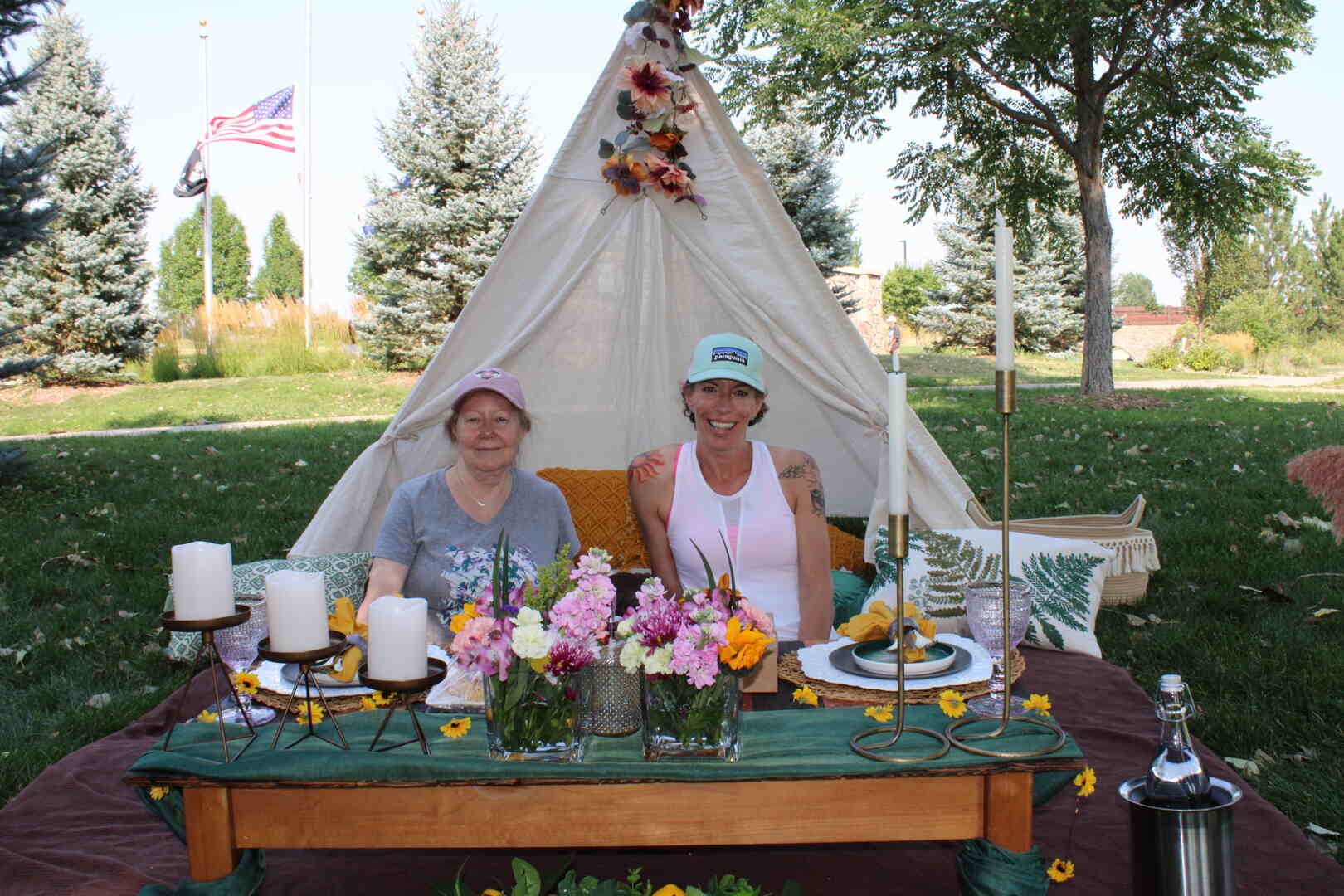 Foothills Picnics offers Fort Collins luxury picnics for dates, birthdays, engagements, anniversaries, and everything in-between. Perfect for couples, friends, and groups.