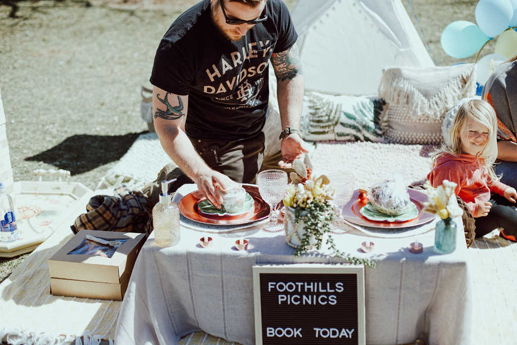 Foothills Picnics offers Fort Collins luxury picnics for dates, birthdays, engagements, anniversaries, and everything in-between. Perfect for couples, friends, and groups.