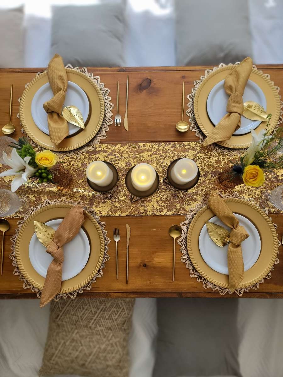 Foothills Picnics offers Fort Collins luxury picnics for dates, birthdays, engagements, anniversaries, and everything in-between. Perfect for couples, friends, and groups.