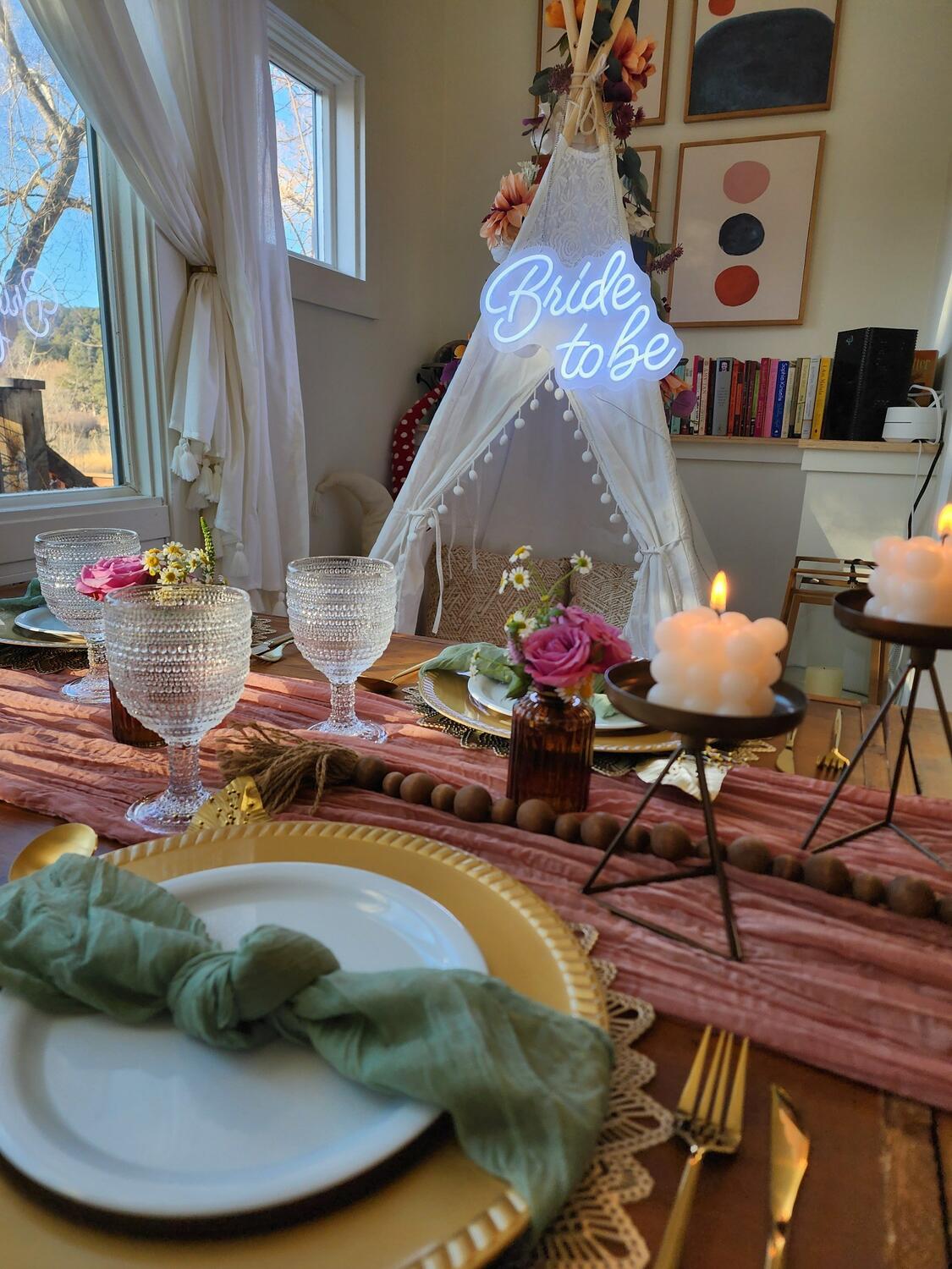 Foothills Picnics offers Fort Collins luxury picnics for dates, birthdays, engagements, anniversaries, and everything in-between. Perfect for couples, friends, and groups.