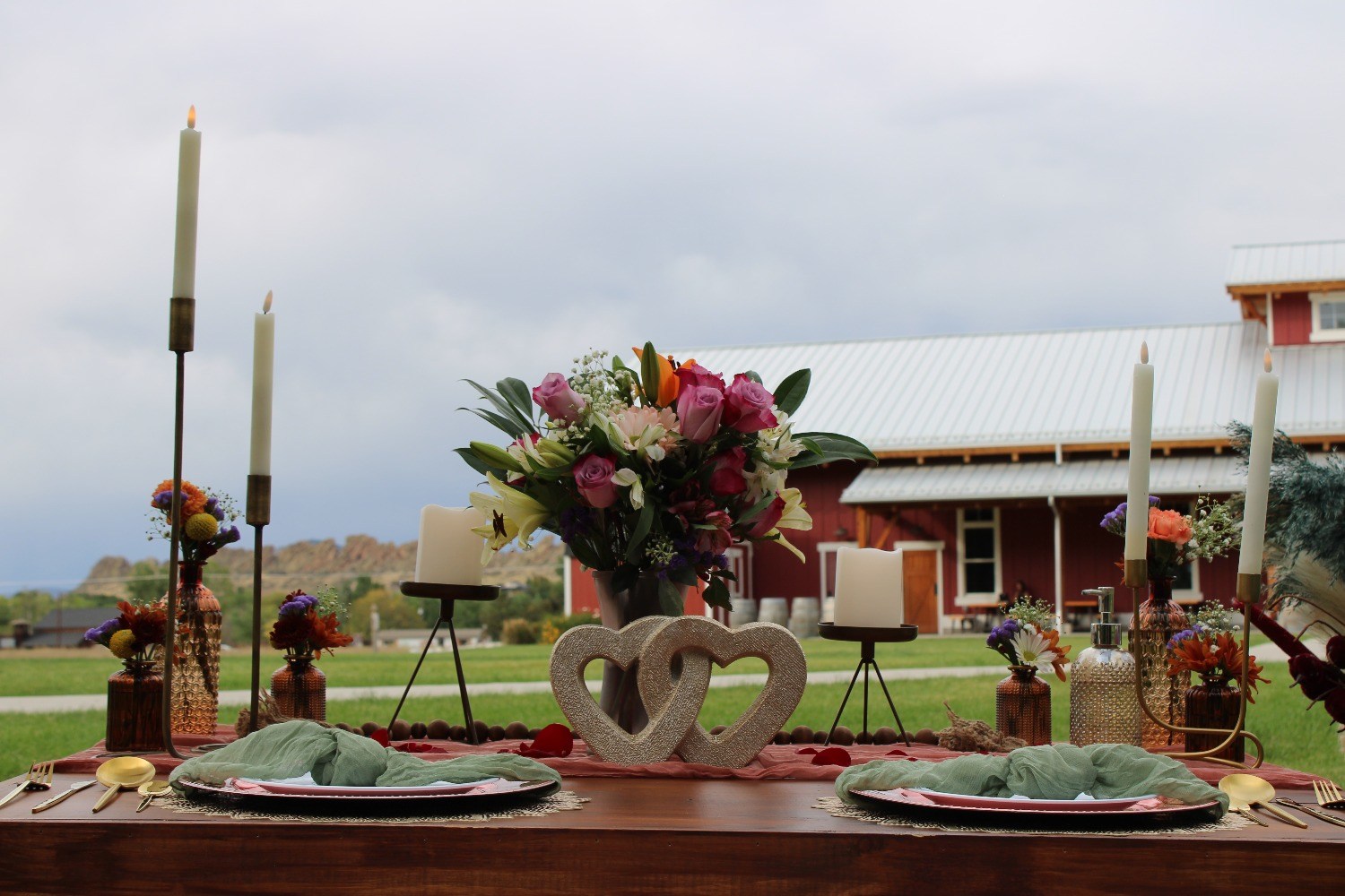 Foothills Picnics offers Fort Collins luxury picnics for dates, birthdays, engagements, anniversaries, and everything in-between. Perfect for couples, friends, and groups.