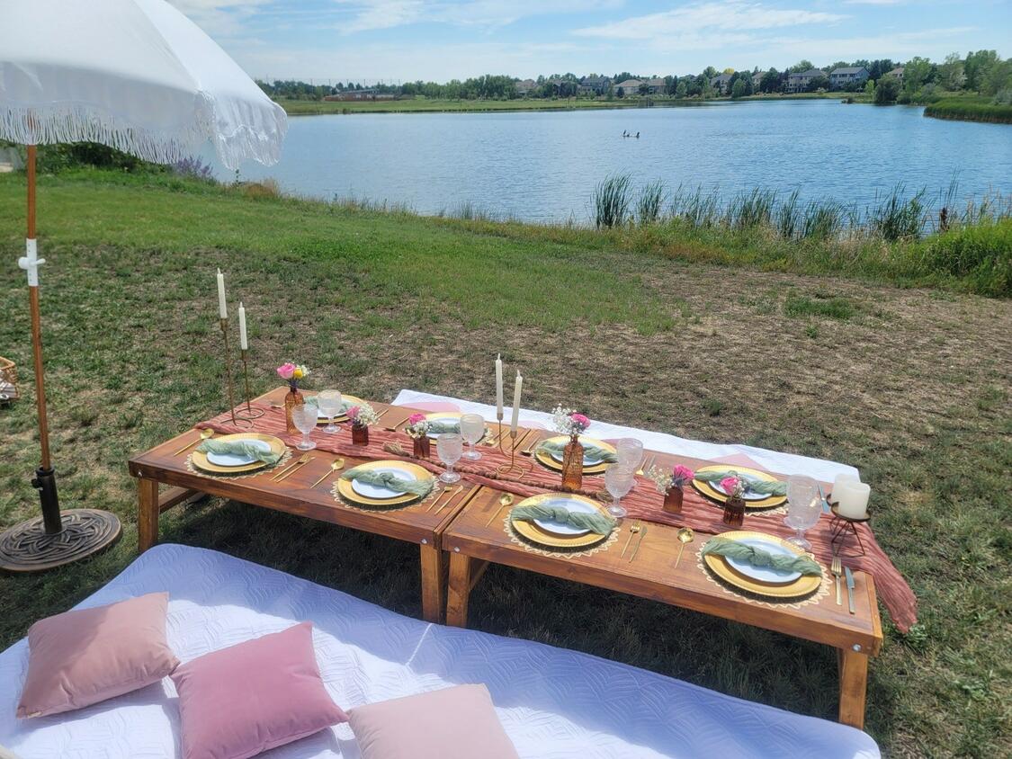Foothills Picnics offers Fort Collins luxury picnics for dates, birthdays, engagements, anniversaries, and everything in-between. Perfect for couples, friends, and groups.