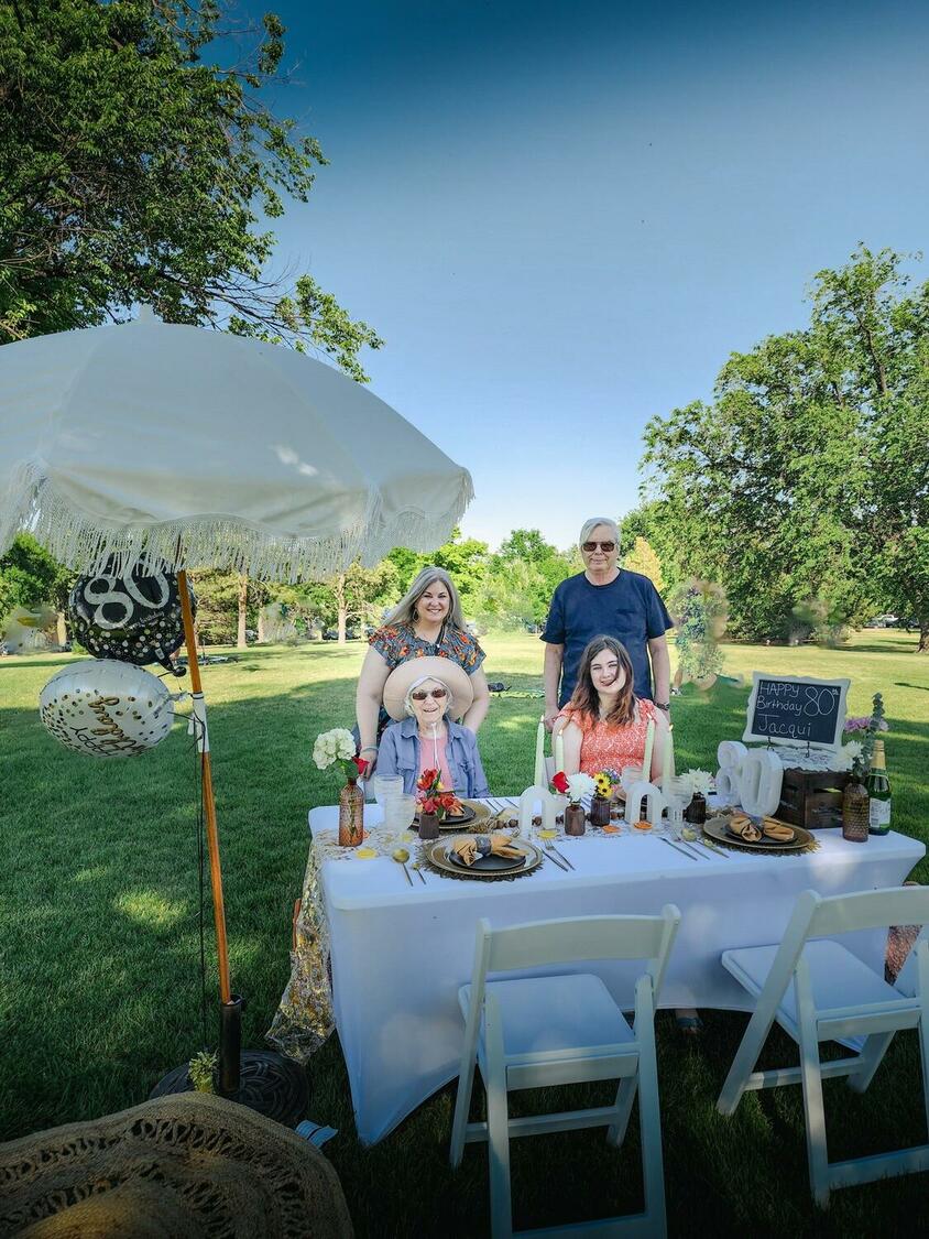 Foothills Picnics offers Fort Collins luxury picnics for dates, birthdays, engagements, anniversaries, and everything in-between. Perfect for couples, friends, and groups.