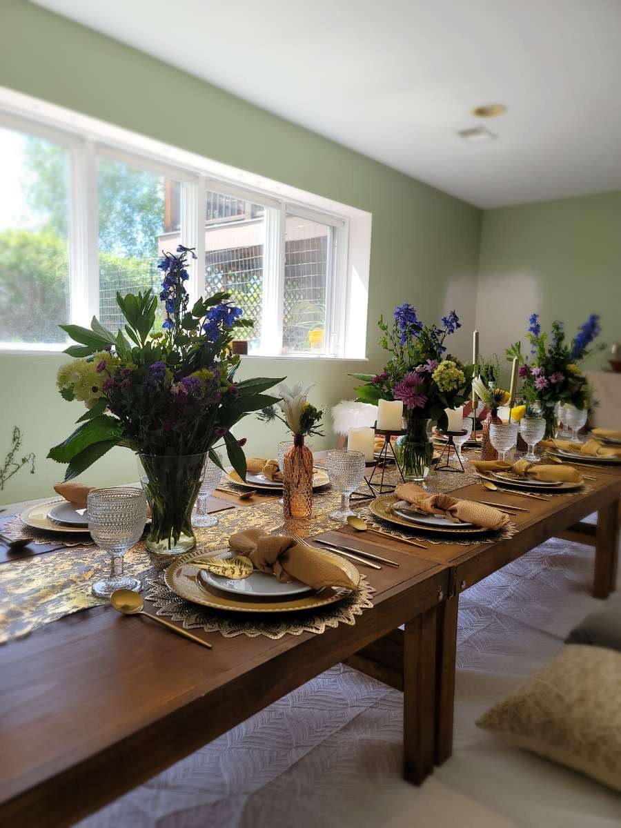 Foothills Picnics offers Fort Collins luxury picnics for dates, birthdays, engagements, anniversaries, and everything in-between. Perfect for couples, friends, and groups.