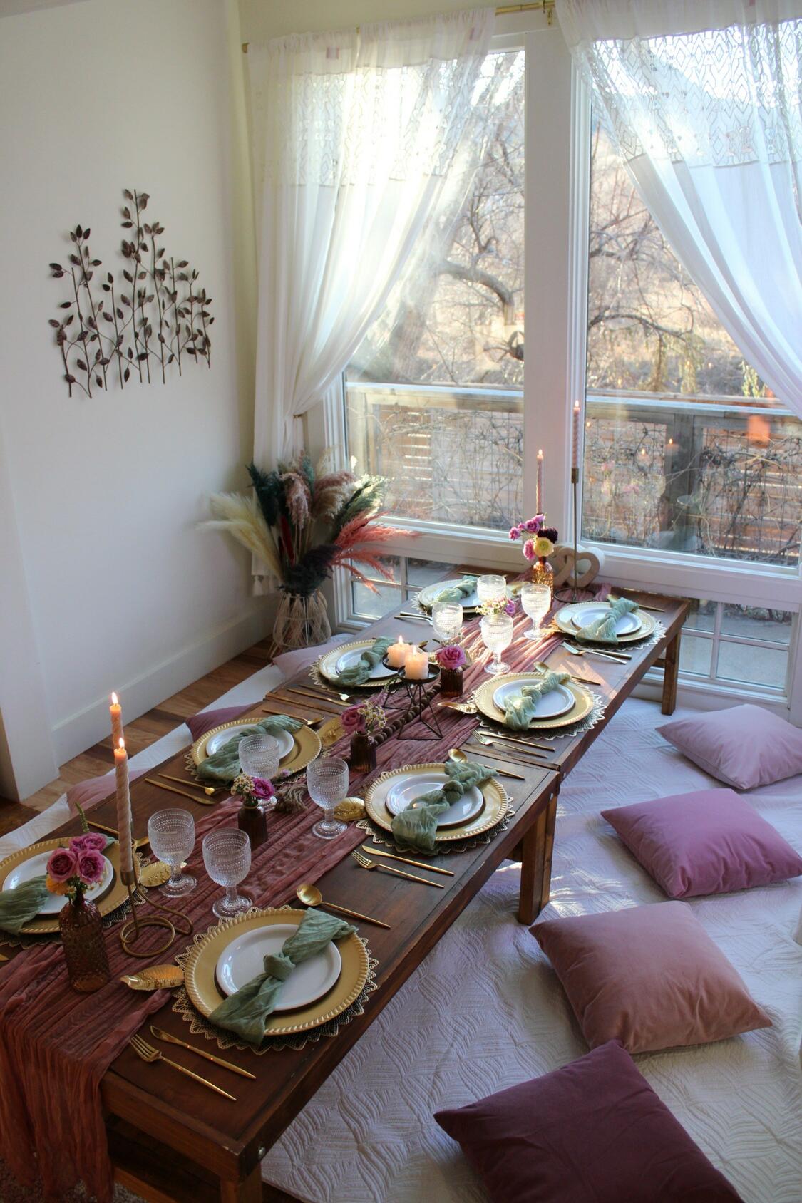Foothills Picnics offers Fort Collins luxury picnics for dates, birthdays, engagements, anniversaries, and everything in-between. Perfect for couples, friends, and groups.