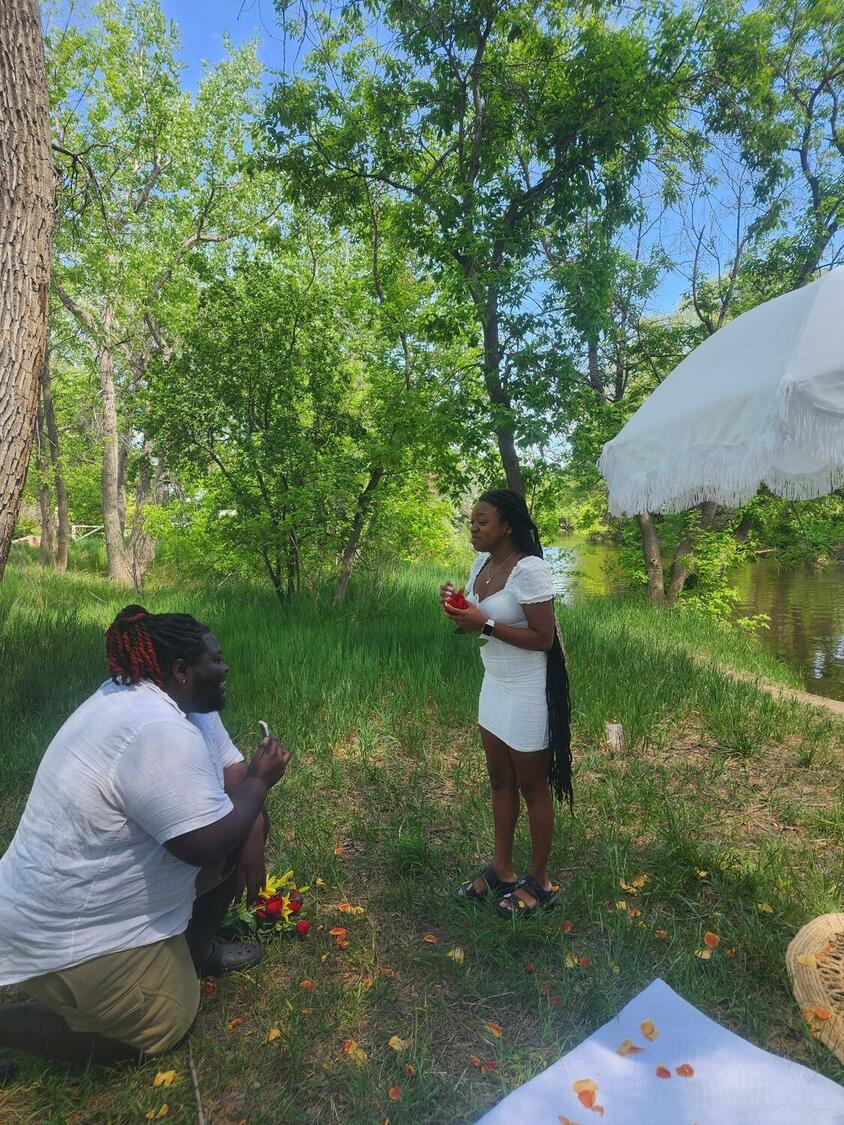 Foothills Picnics offers Fort Collins luxury picnics for dates, birthdays, engagements, anniversaries, and everything in-between. Perfect for couples, friends, and groups.