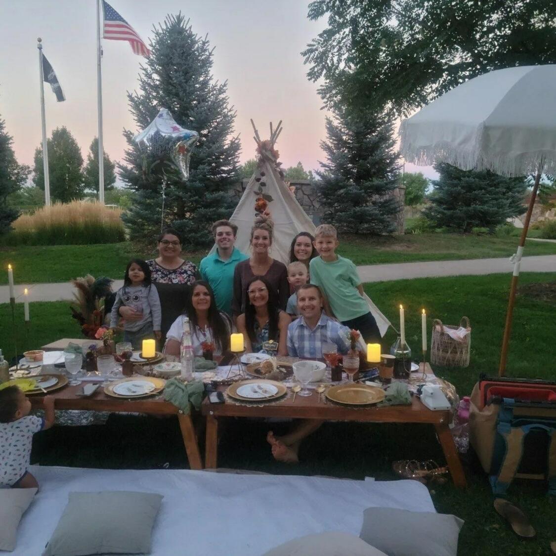 Foothills Picnics offers Fort Collins luxury picnics for dates, birthdays, engagements, anniversaries, and everything in-between. Perfect for couples, friends, and groups.