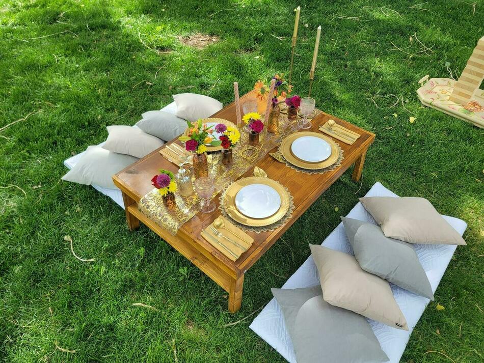 Foothills Picnics offers Fort Collins luxury picnics for dates, birthdays, engagements, anniversaries, and everything in-between. Perfect for couples, friends, and groups.