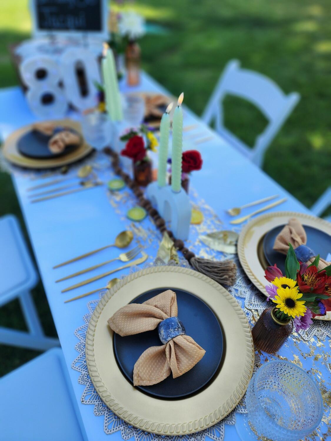 Foothills Picnics offers Fort Collins luxury picnics for dates, birthdays, engagements, anniversaries, and everything in-between. Perfect for couples, friends, and groups.