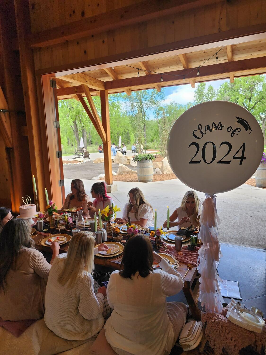 Foothills Picnics offers Fort Collins luxury picnics for dates, birthdays, engagements, anniversaries, and everything in-between. Perfect for couples, friends, and groups.