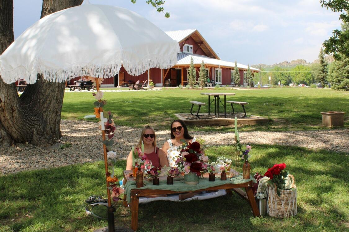 Foothills Picnics offers Fort Collins luxury picnics for dates, birthdays, engagements, anniversaries, and everything in-between. Perfect for couples, friends, and groups.