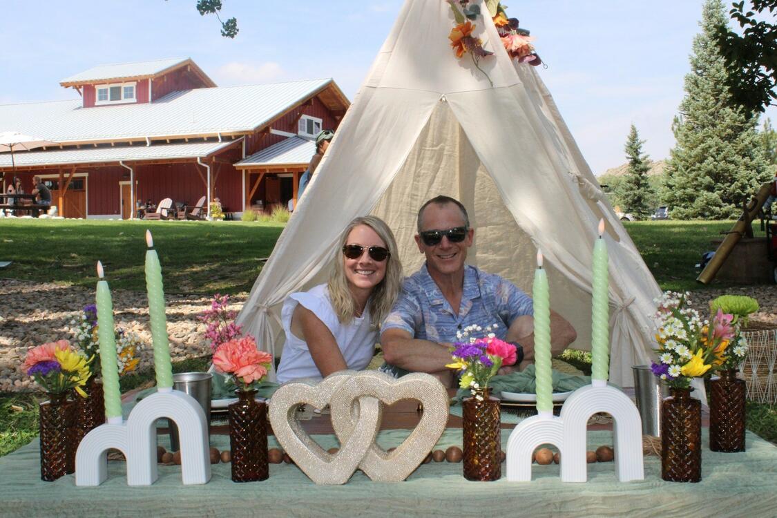 Foothills Picnics offers Fort Collins luxury picnics for dates, birthdays, engagements, anniversaries, and everything in-between. Perfect for couples, friends, and groups.