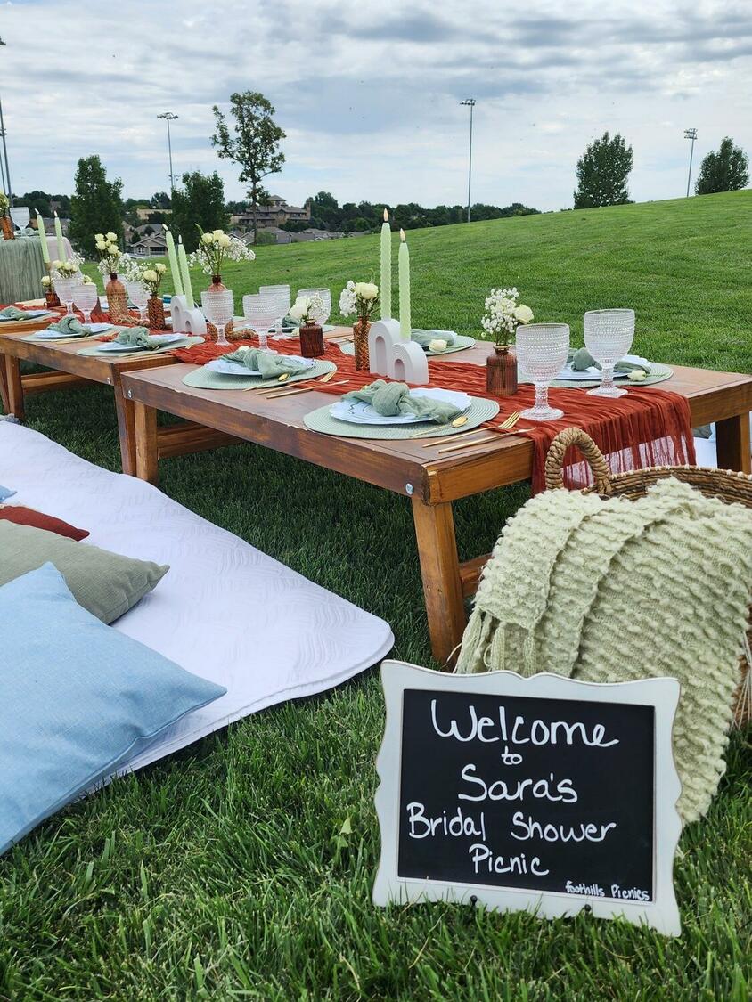 Foothills Picnics offers Fort Collins luxury picnics for dates, birthdays, engagements, anniversaries, and everything in-between. Perfect for couples, friends, and groups.
