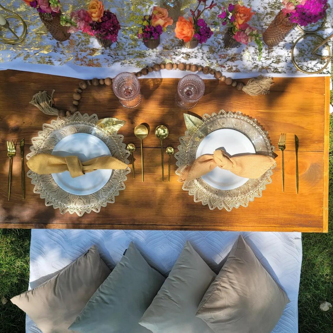 Foothills Picnics offers Fort Collins luxury picnics for dates, birthdays, engagements, anniversaries, and everything in-between. Perfect for couples, friends, and groups.
