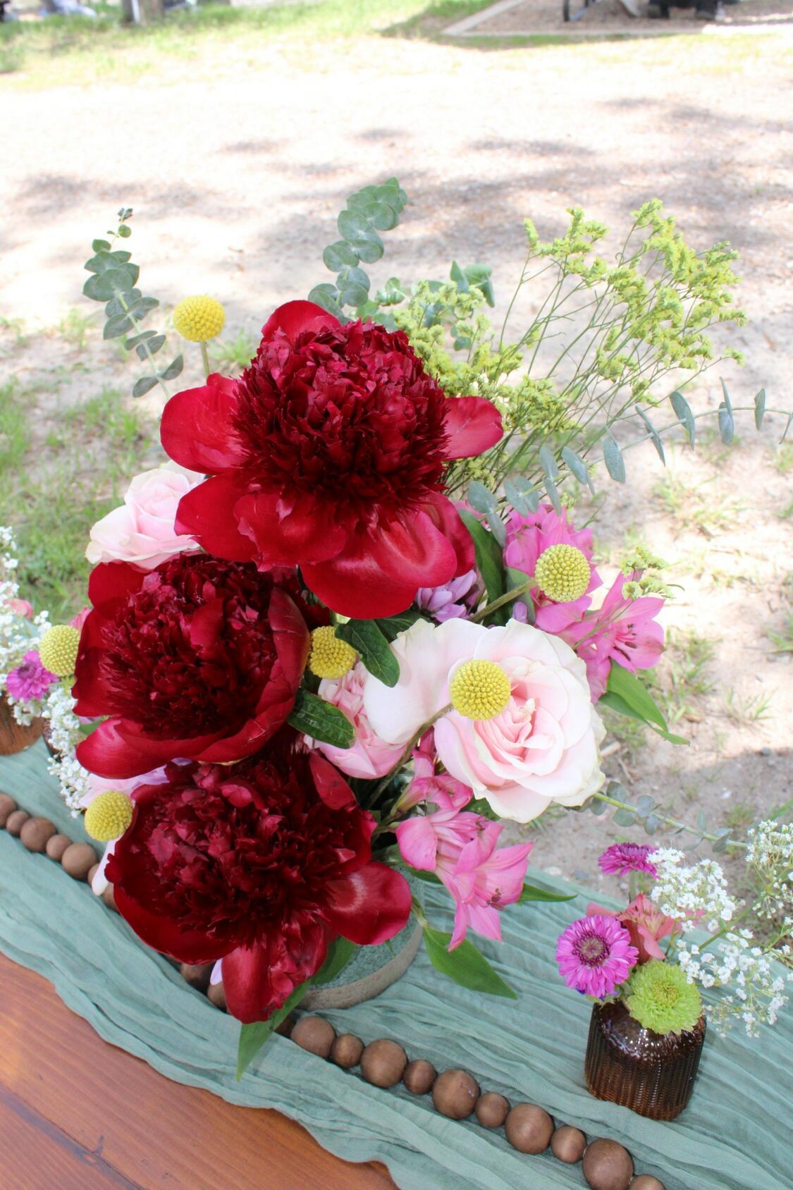 Foothills Picnics offers Fort Collins luxury picnics for dates, birthdays, engagements, anniversaries, and everything in-between. Perfect for couples, friends, and groups.