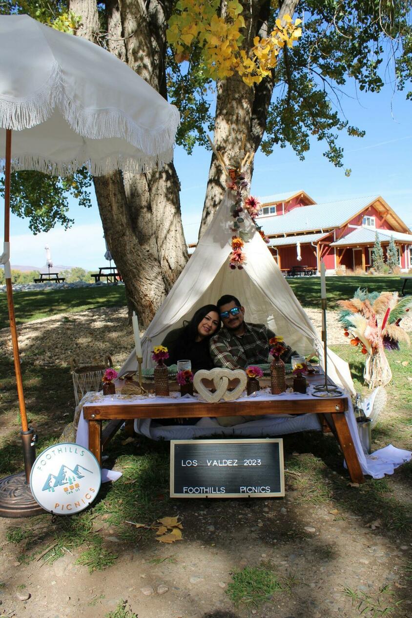 Foothills Picnics offers Fort Collins luxury picnics for dates, birthdays, engagements, anniversaries, and everything in-between. Perfect for couples, friends, and groups.