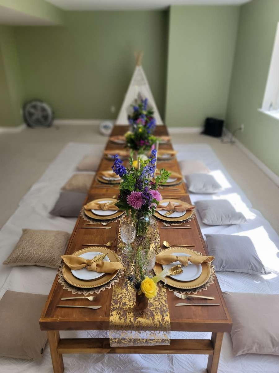 Foothills Picnics offers Fort Collins luxury picnics for dates, birthdays, engagements, anniversaries, and everything in-between. Perfect for couples, friends, and groups.