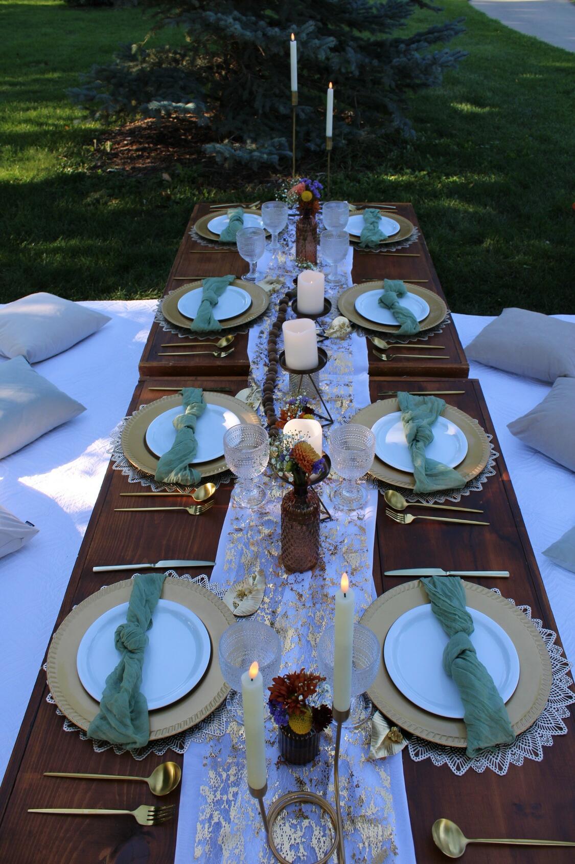 Foothills Picnics offers Fort Collins luxury picnics for dates, birthdays, engagements, anniversaries, and everything in-between. Perfect for couples, friends, and groups.
