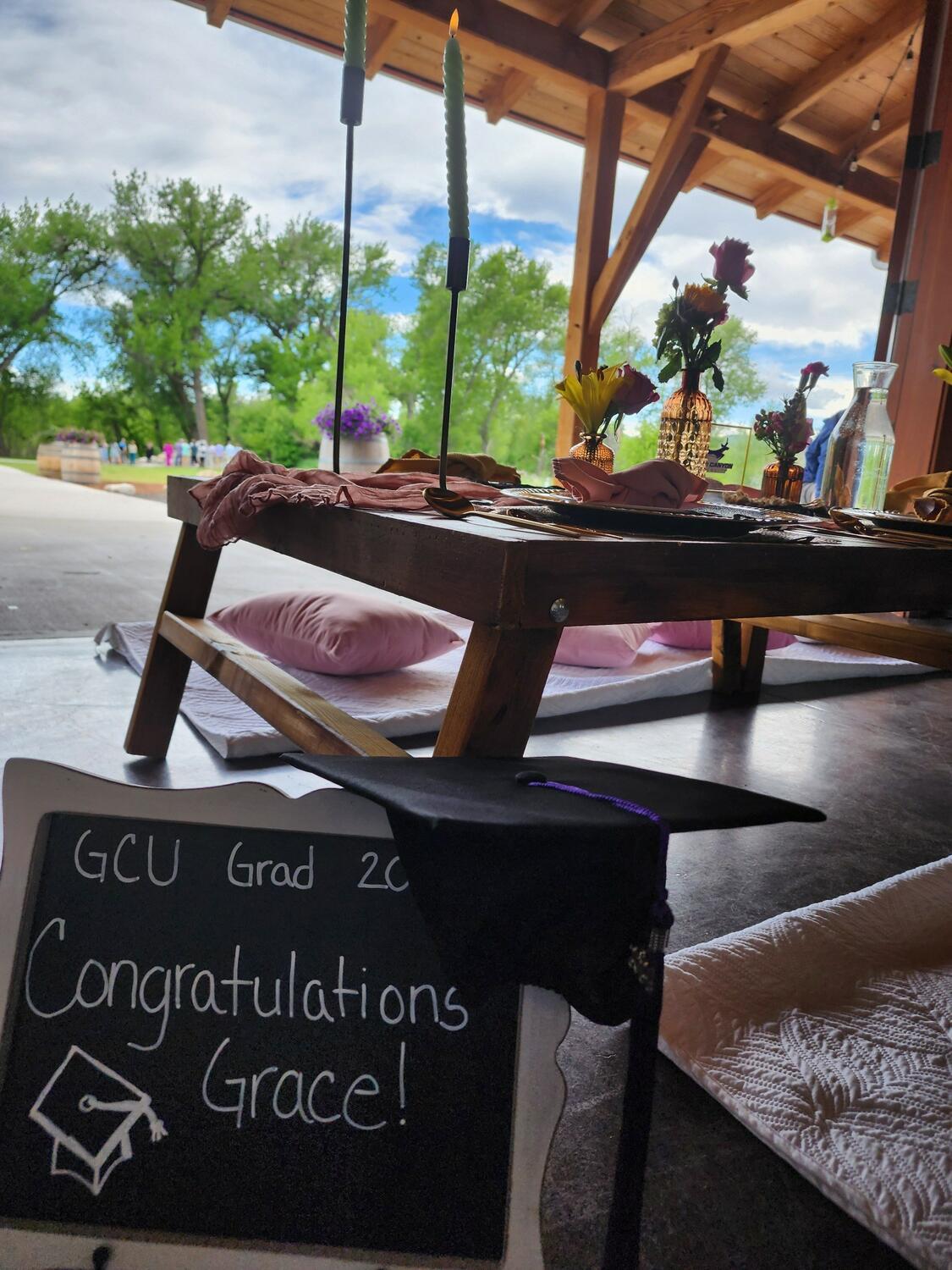 Foothills Picnics offers Fort Collins luxury picnics for dates, birthdays, engagements, anniversaries, and everything in-between. Perfect for couples, friends, and groups.
