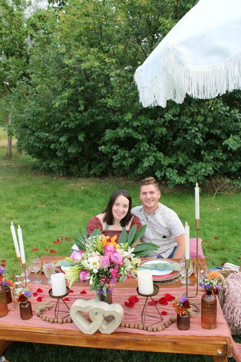 Foothills Picnics offers Fort Collins luxury picnics for dates, birthdays, engagements, anniversaries, and everything in-between. Perfect for couples, friends, and groups.