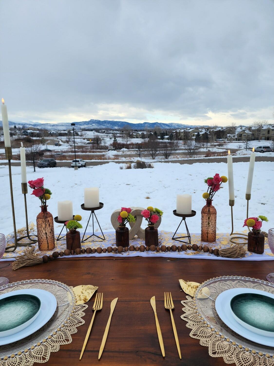 Foothills Picnics offers Fort Collins luxury picnics for dates, birthdays, engagements, anniversaries, and everything in-between. Perfect for couples, friends, and groups.