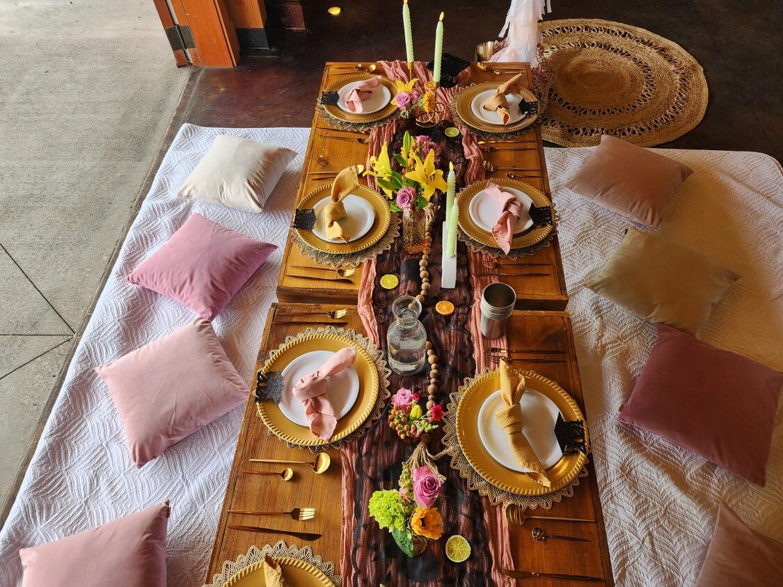 Foothills Picnics offers Fort Collins luxury picnics for dates, birthdays, engagements, anniversaries, and everything in-between. Perfect for couples, friends, and groups.