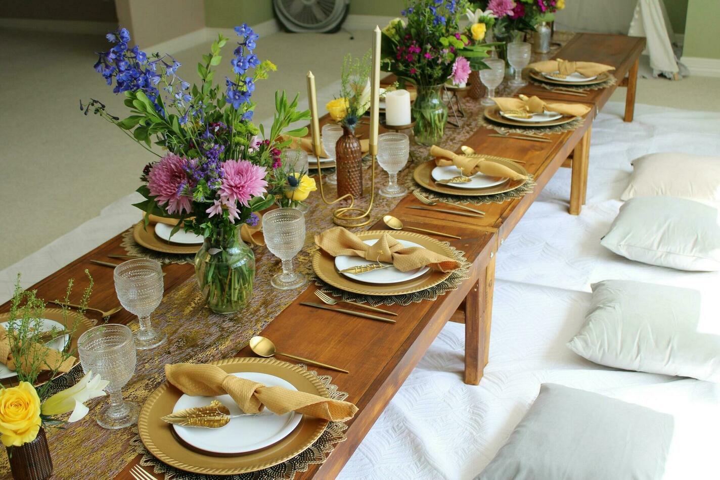 Foothills Picnics offers Fort Collins luxury picnics for dates, birthdays, engagements, anniversaries, and everything in-between. Perfect for couples, friends, and groups.