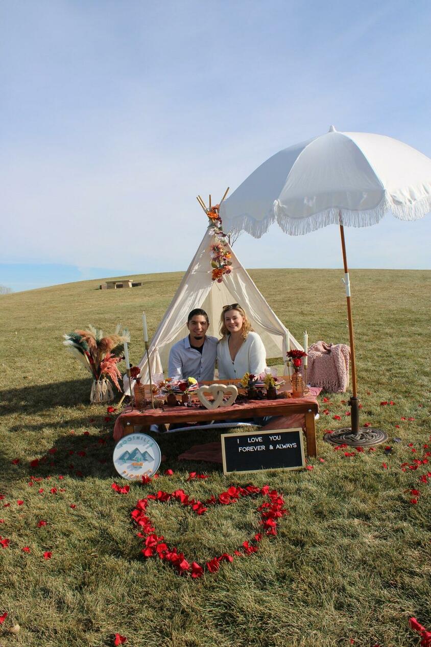 Foothills Picnics offers Fort Collins luxury picnics for dates, birthdays, engagements, anniversaries, and everything in-between. Perfect for couples, friends, and groups.