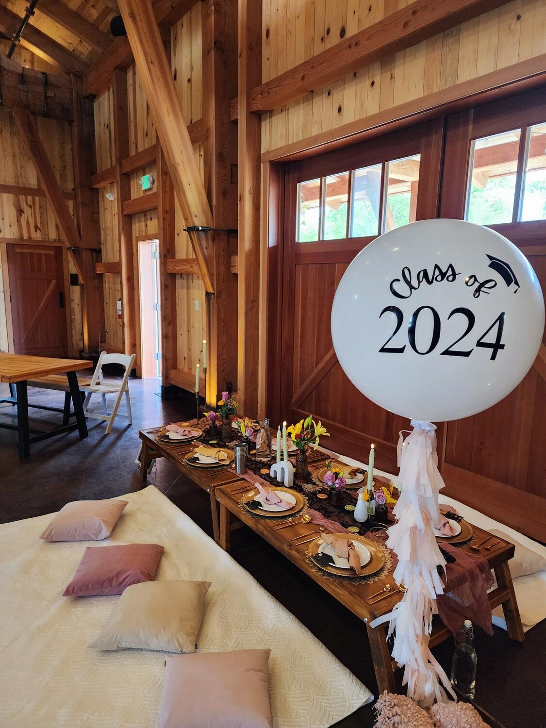 Foothills Picnics offers Fort Collins luxury picnics for dates, birthdays, engagements, anniversaries, and everything in-between. Perfect for couples, friends, and groups.