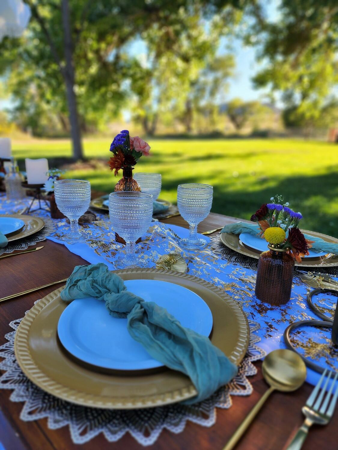 Foothills Picnics offers Fort Collins luxury picnics for dates, birthdays, engagements, anniversaries, and everything in-between. Perfect for couples, friends, and groups.