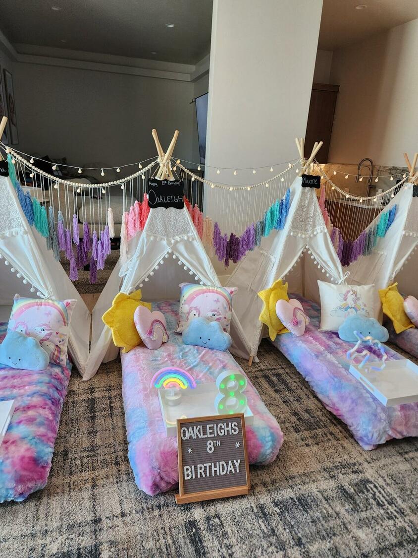 Foothills Picnics offers Fort Collins luxury picnics for dates, birthdays, engagements, anniversaries, and everything in-between. Perfect for couples, friends, and groups.