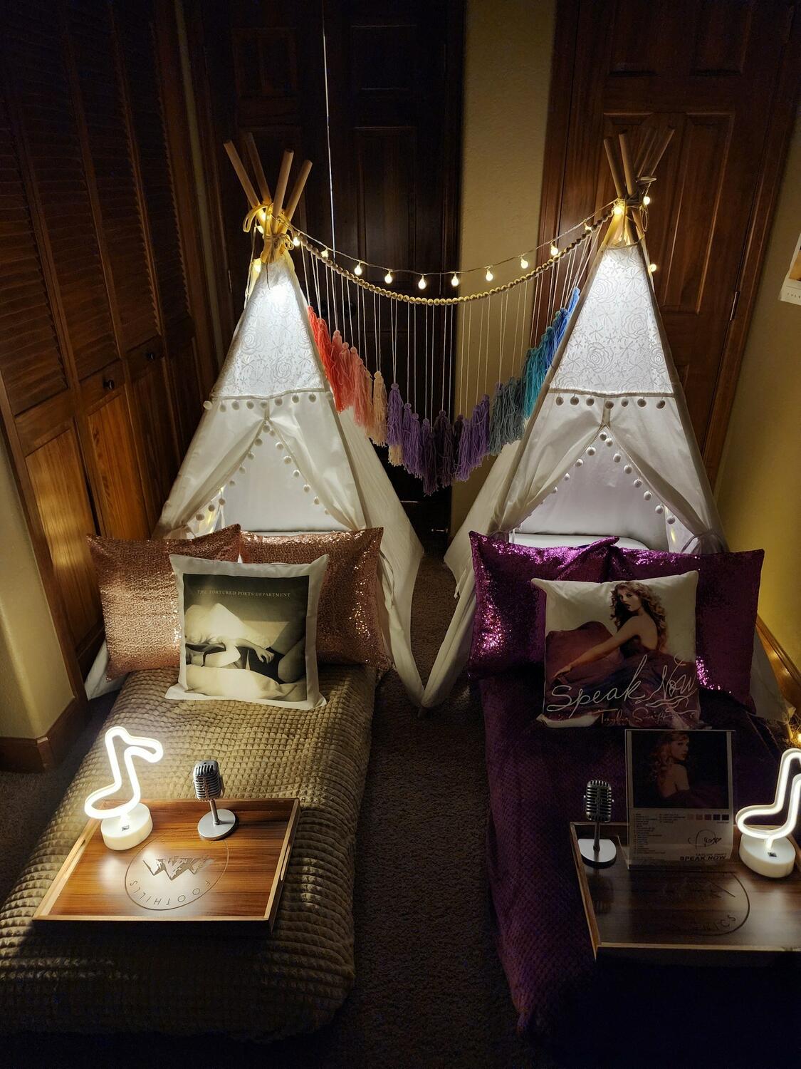 Foothills Picnics offers Fort Collins luxury picnics for dates, birthdays, engagements, anniversaries, and everything in-between. Perfect for couples, friends, and groups.