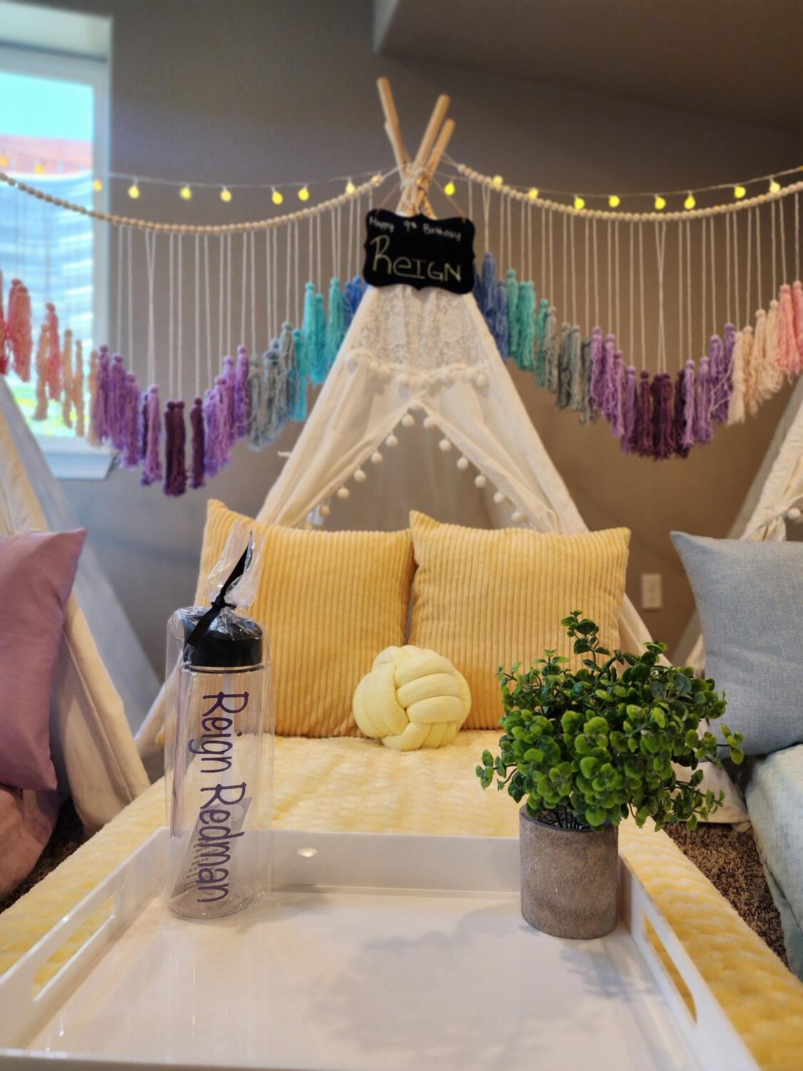 Foothills Picnics offers Fort Collins luxury picnics for dates, birthdays, engagements, anniversaries, and everything in-between. Perfect for couples, friends, and groups.