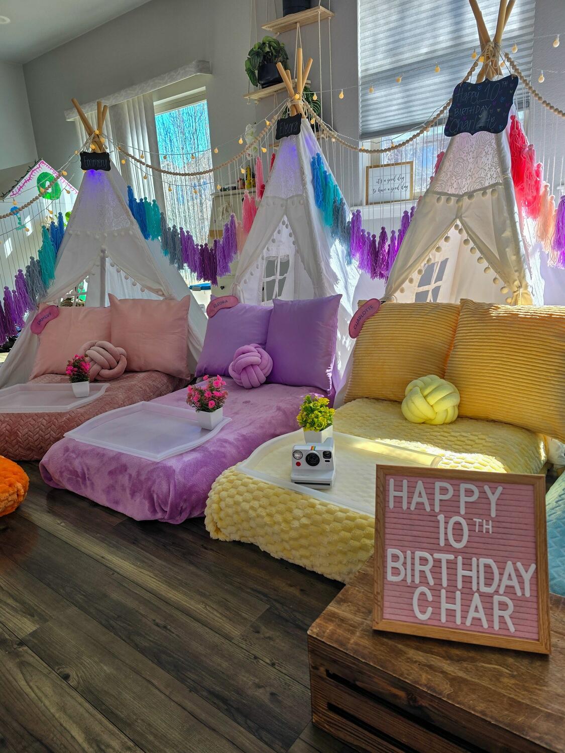 Foothills Picnics offers Fort Collins luxury picnics for dates, birthdays, engagements, anniversaries, and everything in-between. Perfect for couples, friends, and groups.